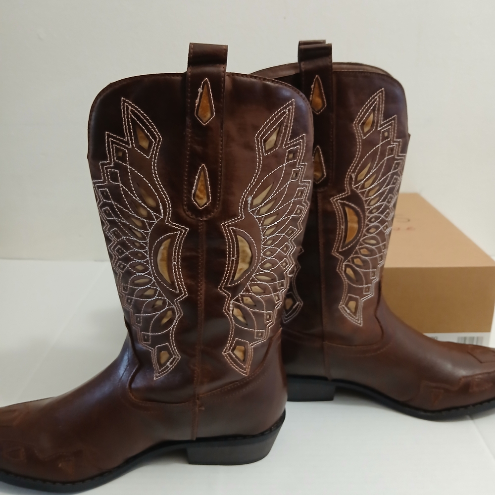 Coconuts by Matisse Brown and Tan Embroidered Winter Boots Various Sizes - Picture 9 of 12